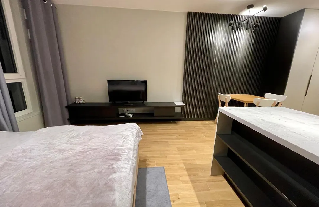Time&House Pileckiego przy centrum Onkologi i klinice Novum Apartament na wyłączność pokój,sypialnia,łóżko, łazienka,kuchnia-1