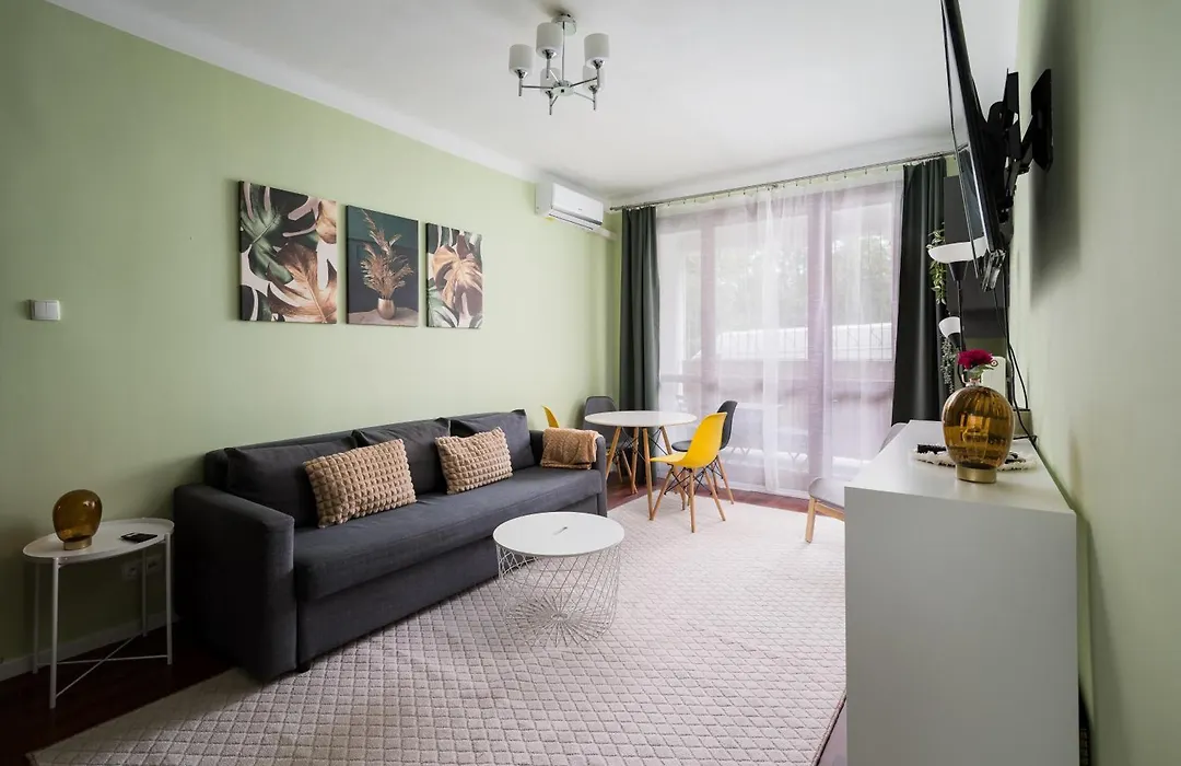 Wola Anielewicza Homely Apartment by BookingHost-1