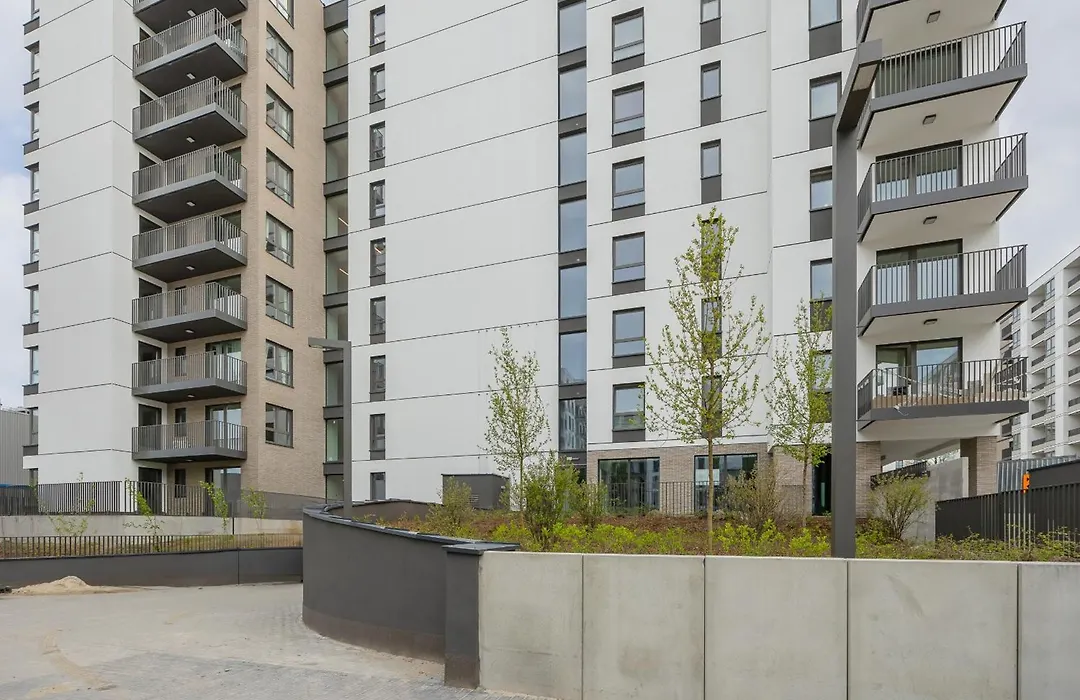 Herbu Oksza Elegant Apartment With Parking By Noclegi Renters-1