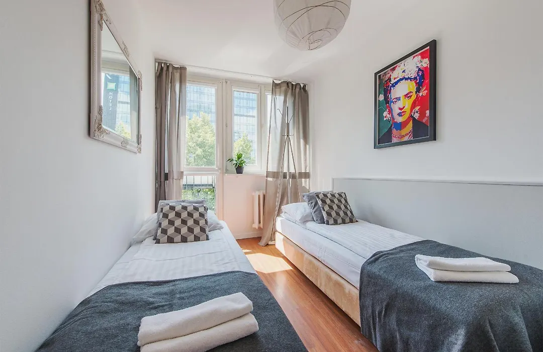 Unitapartament Short Rent Apartment In Warsaw By Metro Station Rondo Onz Apart With 3Bedrooms 22-1