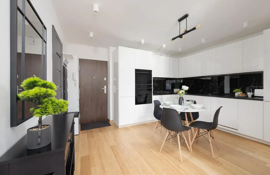 Beautiful Apartment With Balcony In Heart Of Warsaw By Noclegi Renters-1