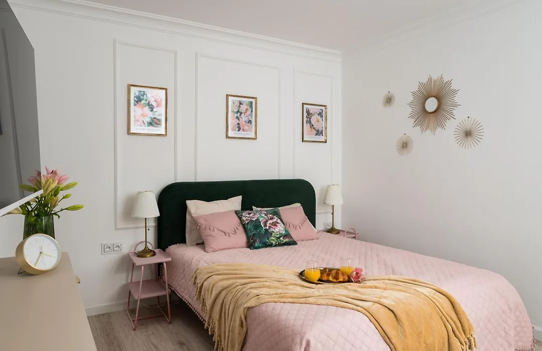 Sublime Studio Hoza 58 In Upscale Central Neighbourhood, Discover Warsaw On Foot-1