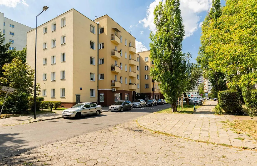 Przytulne mieszkanko z balkonem i parkingiem w sercu Pragi Południe-1