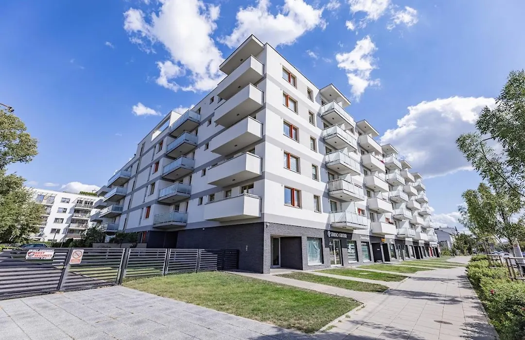 Fajny Apartament Z Parkingiem, Obok Metra.-1