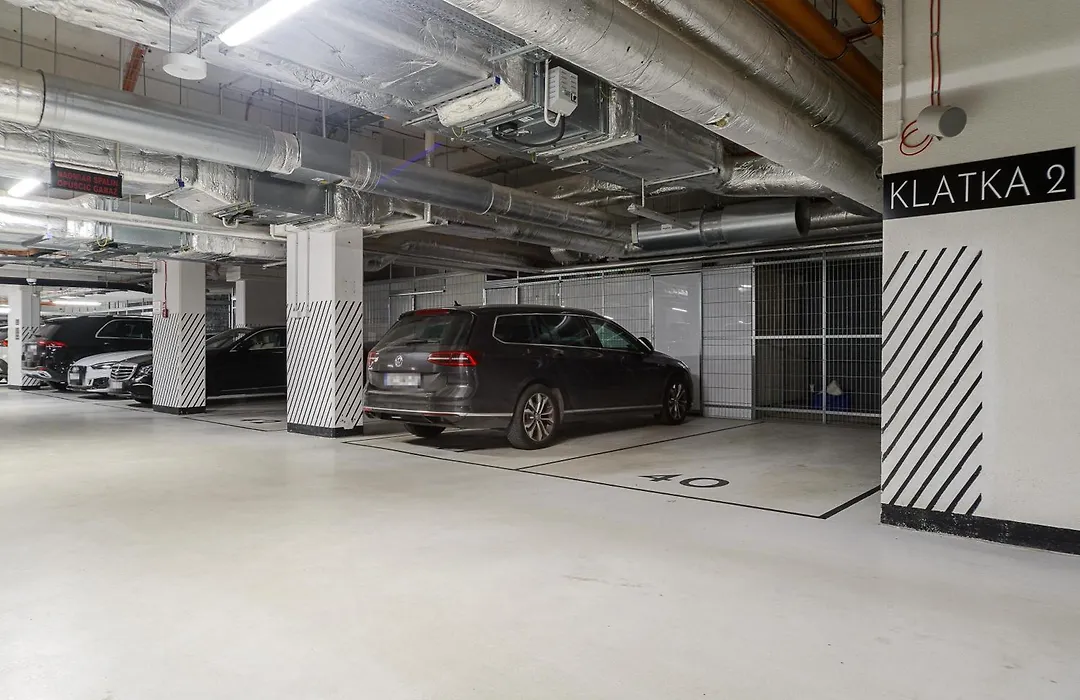 Premium Apartments With Free Parking & Balcony Mennica Residence-1