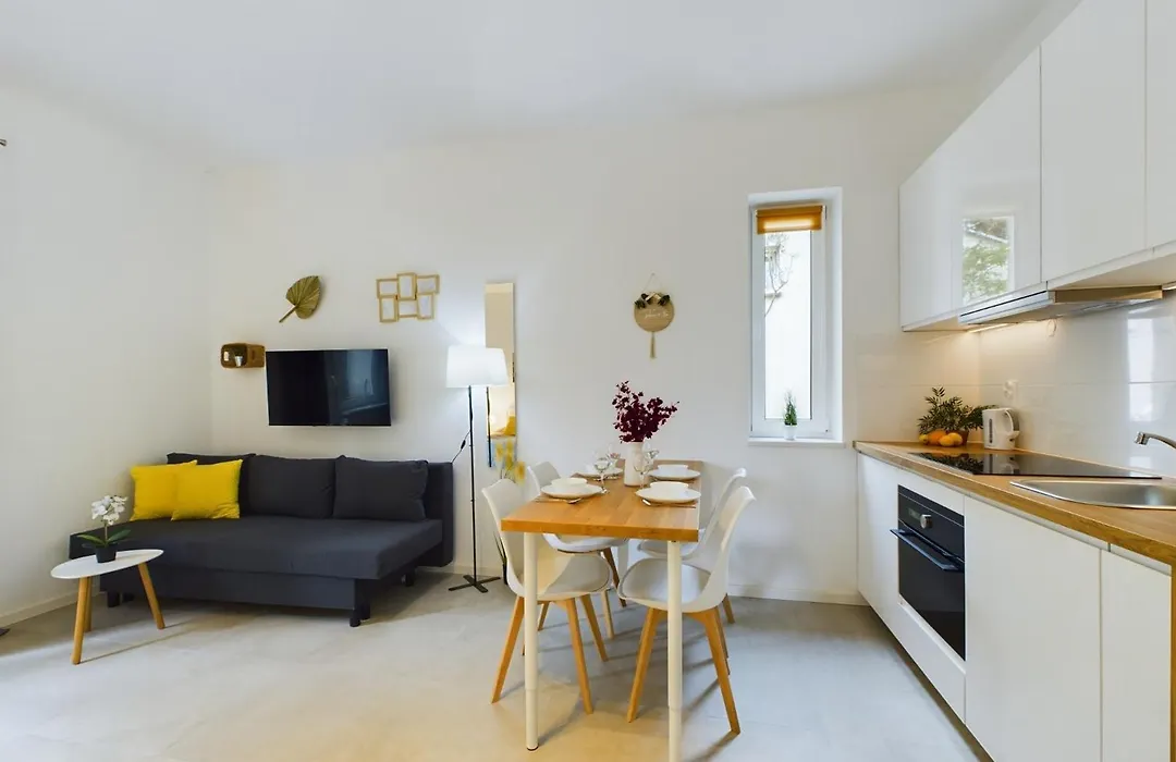 Studios With Parking And Garden Near Warsaw Chopin Airport By Noclegi Renters-1