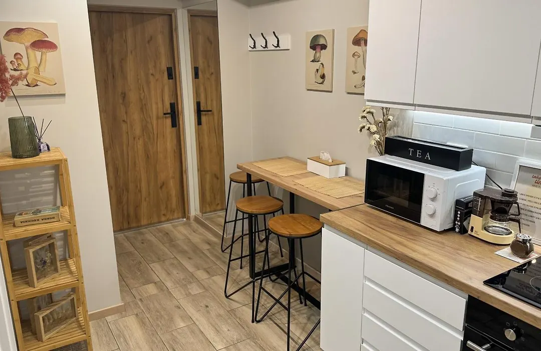 B1 - Duke Room - Warsaw City Haven - Shared Bathroom-1
