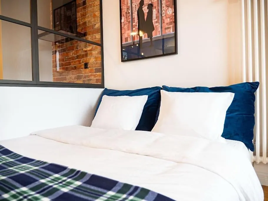 Chic Apartment In Historic Koneser Area-1