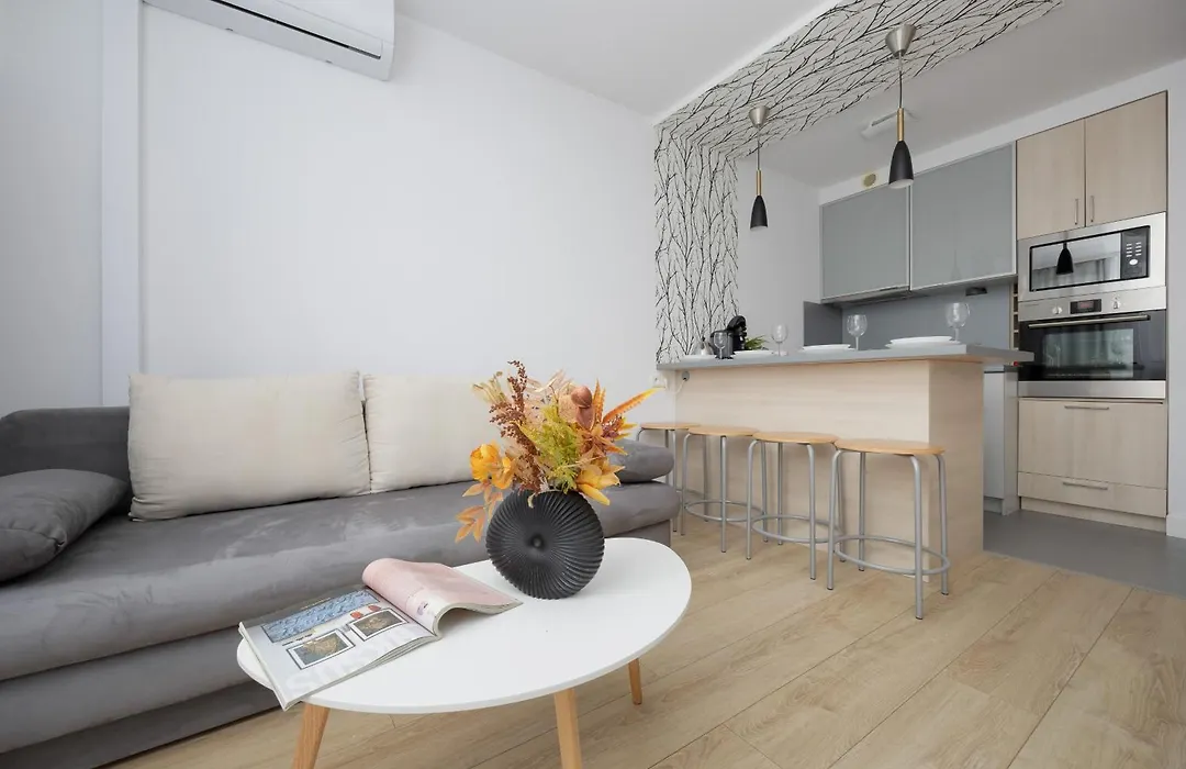 Chlodna Apartments With A City View Wola By Noclegi Renters-1