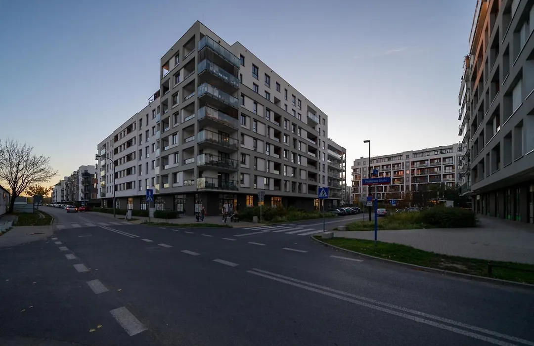 Warsaw Airport Apt - Balcony, Parking, Bus Nearby - By Rentujemy-1