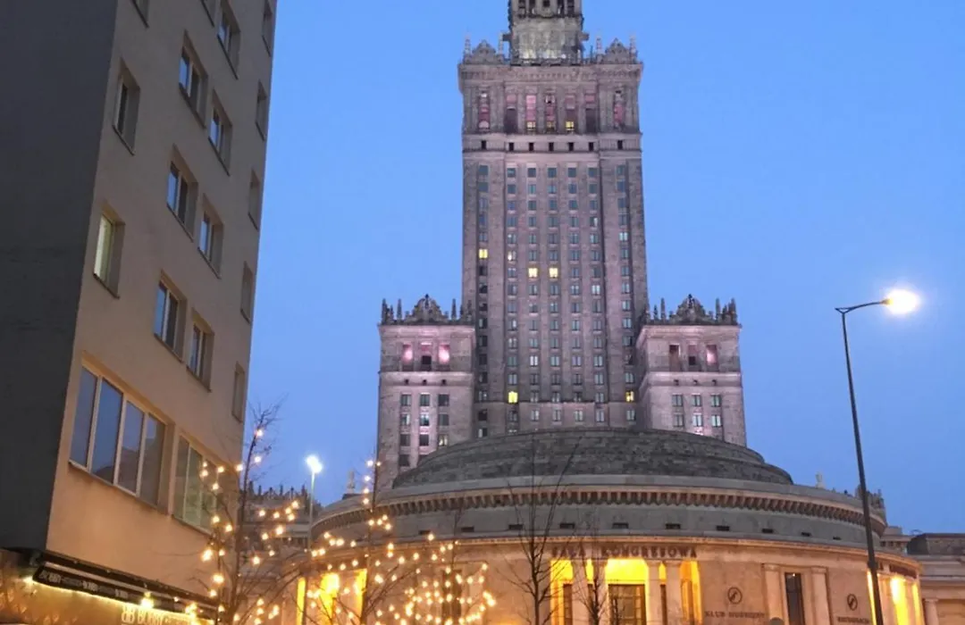 Emilka z widokiem na Pałac Kultury-1