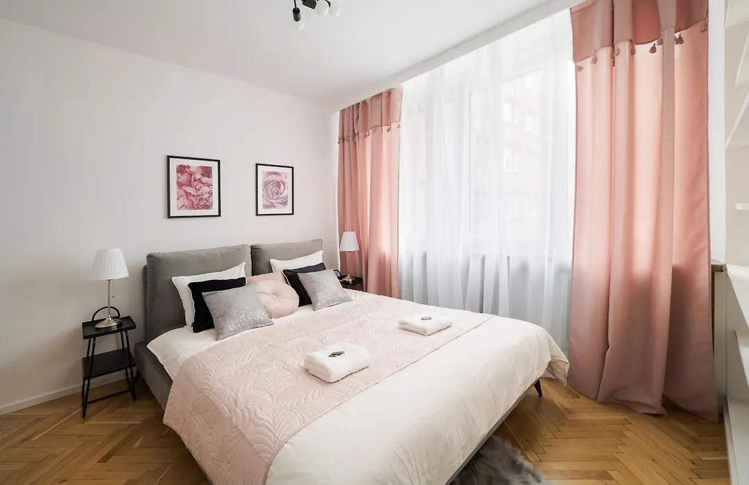 Pulawska Residence Mokotów 2-bedroom&living room, balcony&free parking on site-1