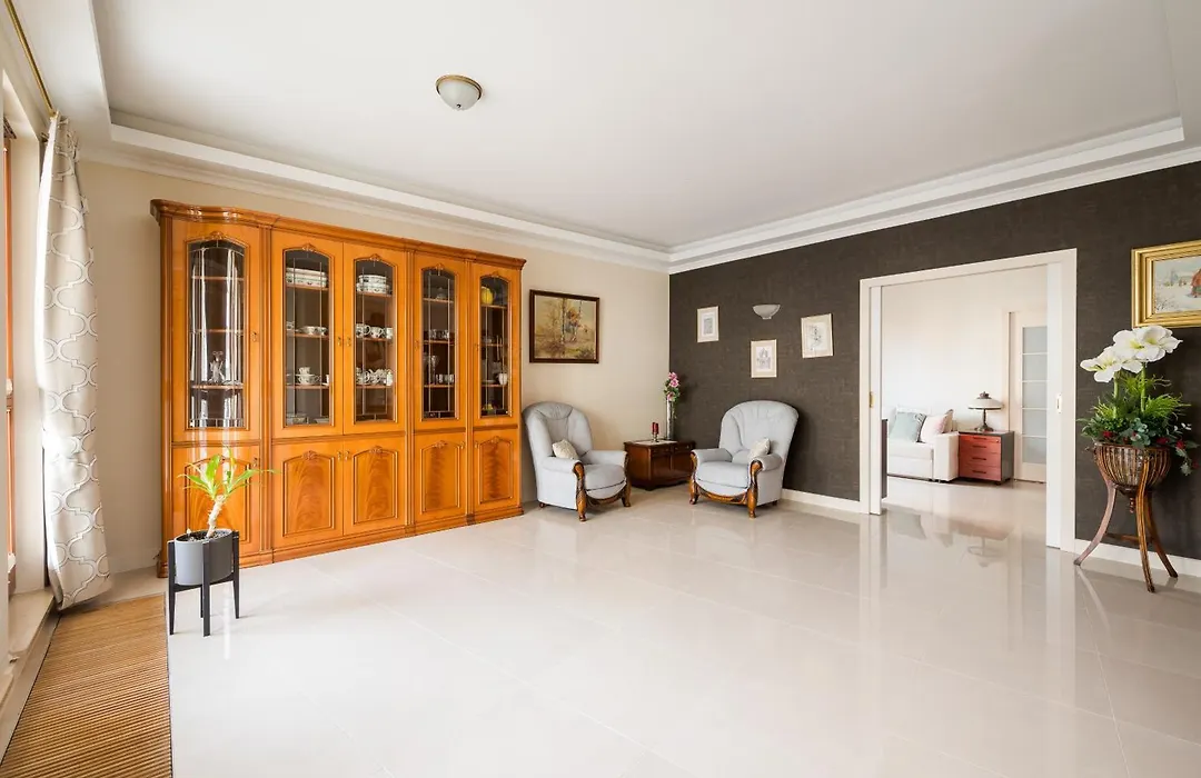 Royal Wilanow Spacious Apartment By Bookinghost-1