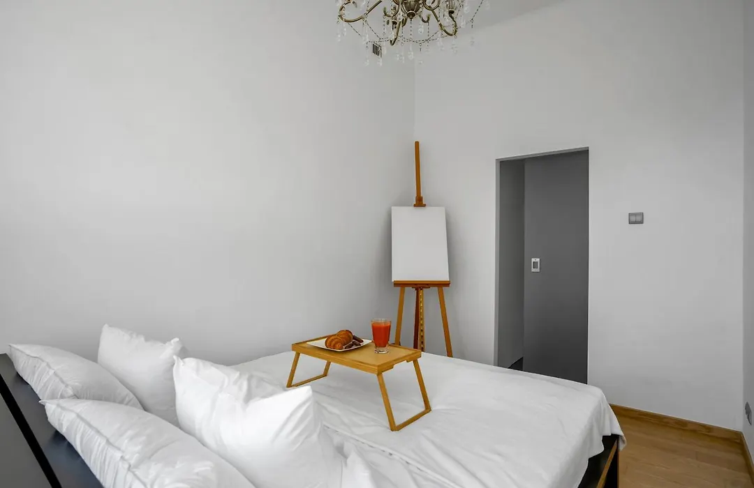 Warsaw Castle Apartments - Prime Location, Historic City Center, Castle View, Fast Internet - By Rentujemy-1