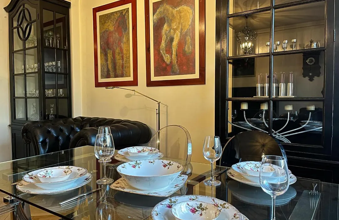 Luxury Apartments Close To The Royal Bath Park And The City Center-1