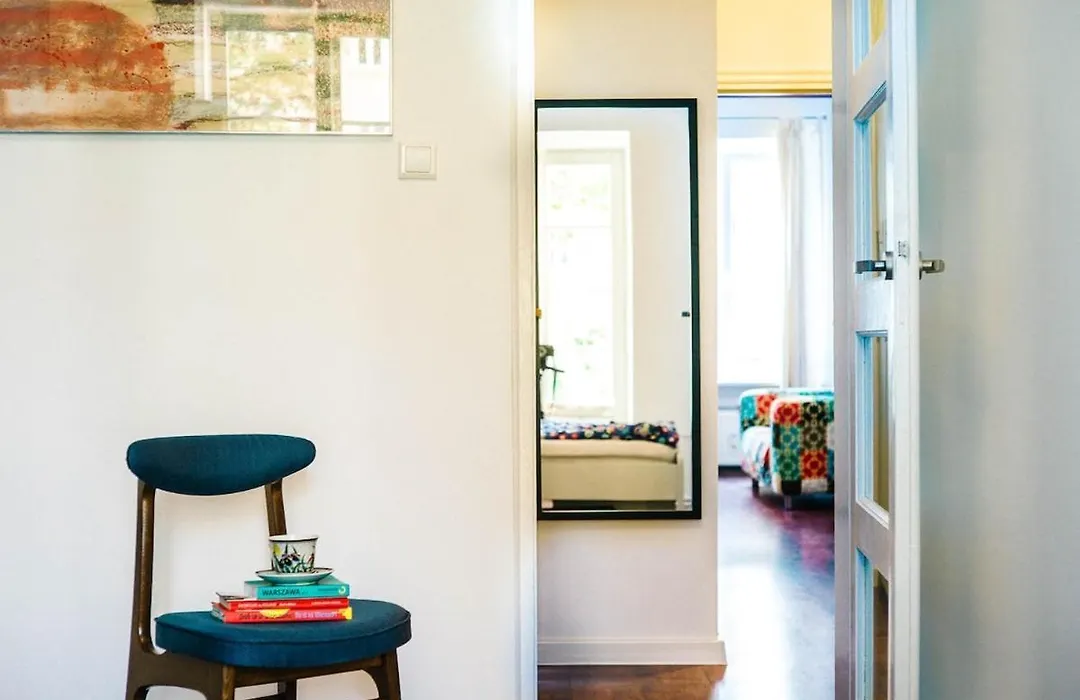 Nouveau Vintage Apt At Old Town-1