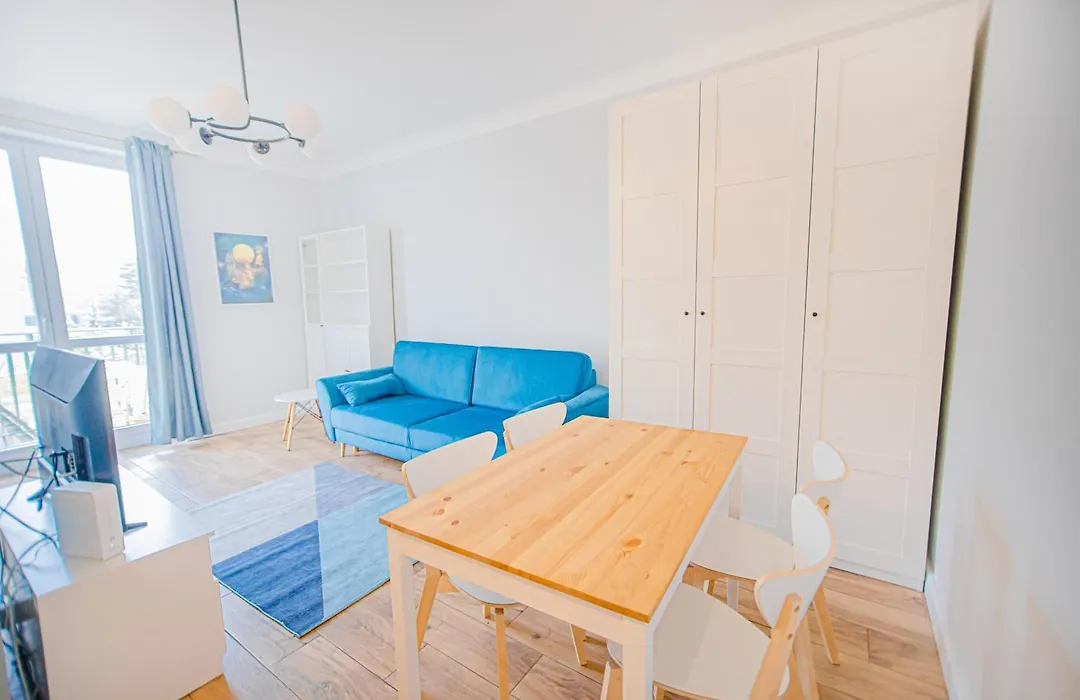 Cozy 1-Bedroom Flat Next To The City Center-1