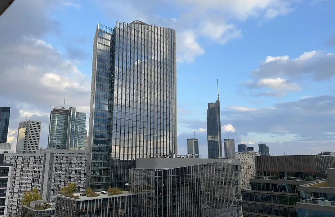 Apartament z widokiem na centrum i darmowym parkingiem-1