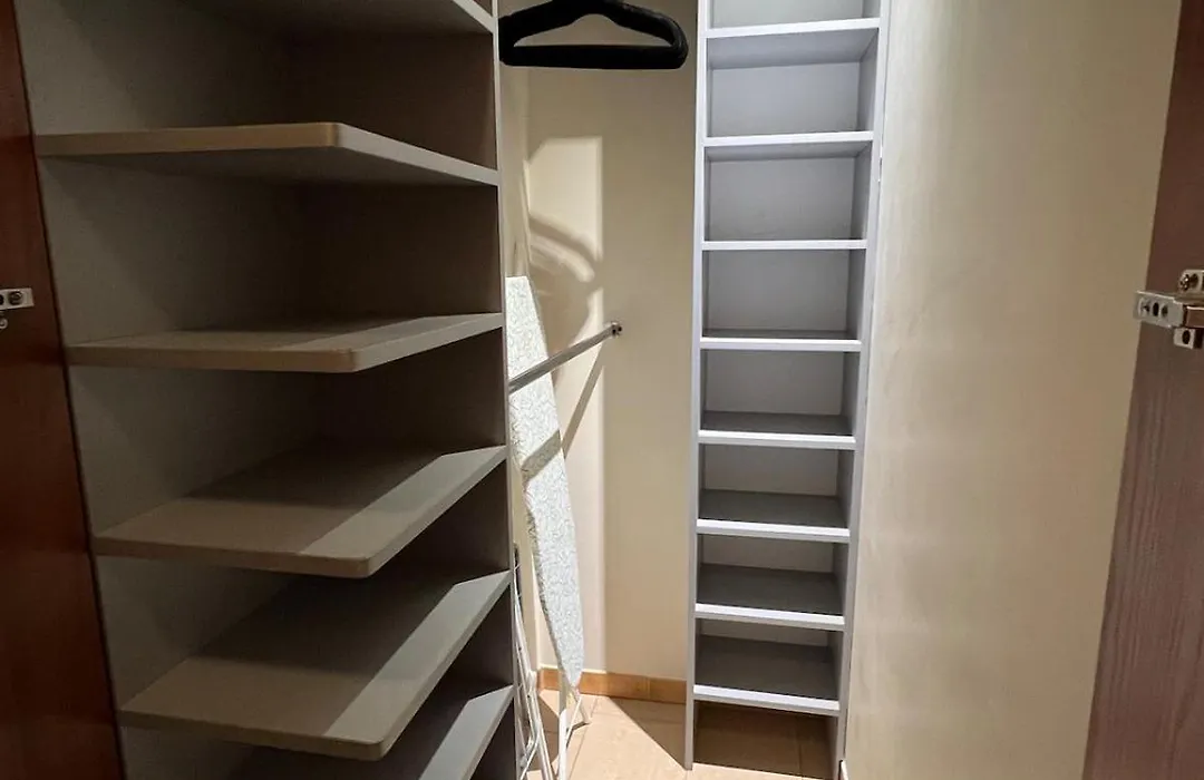 Uroczy Apartament z widokiem na centrum i darmowym parkinigiem-1