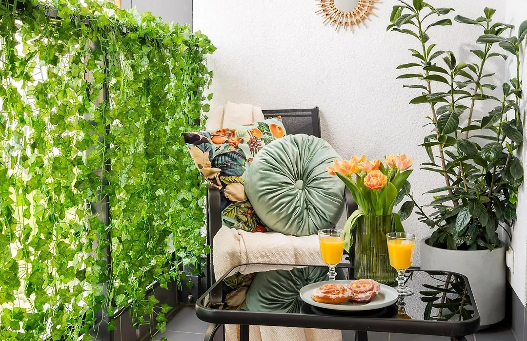 Urban Gem With Private Parking, Relaxing Balcony At Metro Station, Only 10 Min To City Centre-1