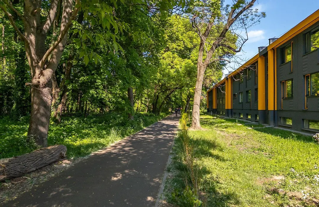 Apartament Fala By Metro No-Ac Rolety Blackout A Fan Self-Checkin Parkview 30Min Metro To Narodowy Stadium Klub Stodola Sgh Public Parking Fast Wifi-1