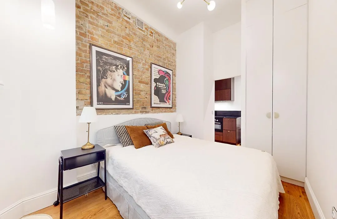Apartament na Hożej-1