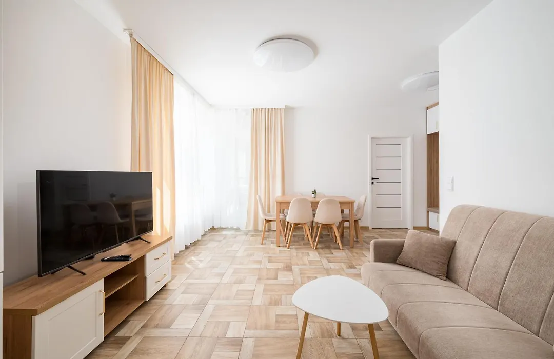 Włochy Równoległa Cosy Apartment by BookingHost-1