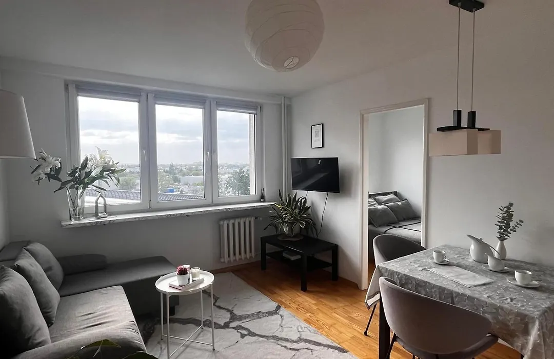 Bright&cozy 34m apartment near metro M2&tram-1
