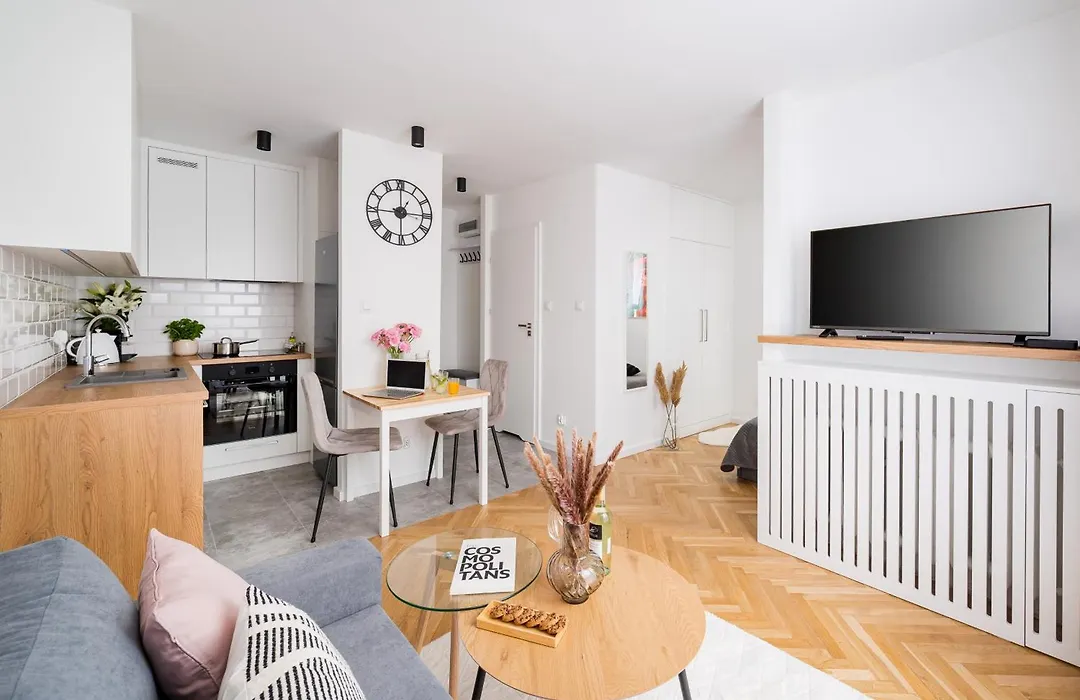 Juicy Studio For 2-3 In The Buzzing City Centre Of Warsaw Metro Central Station-1