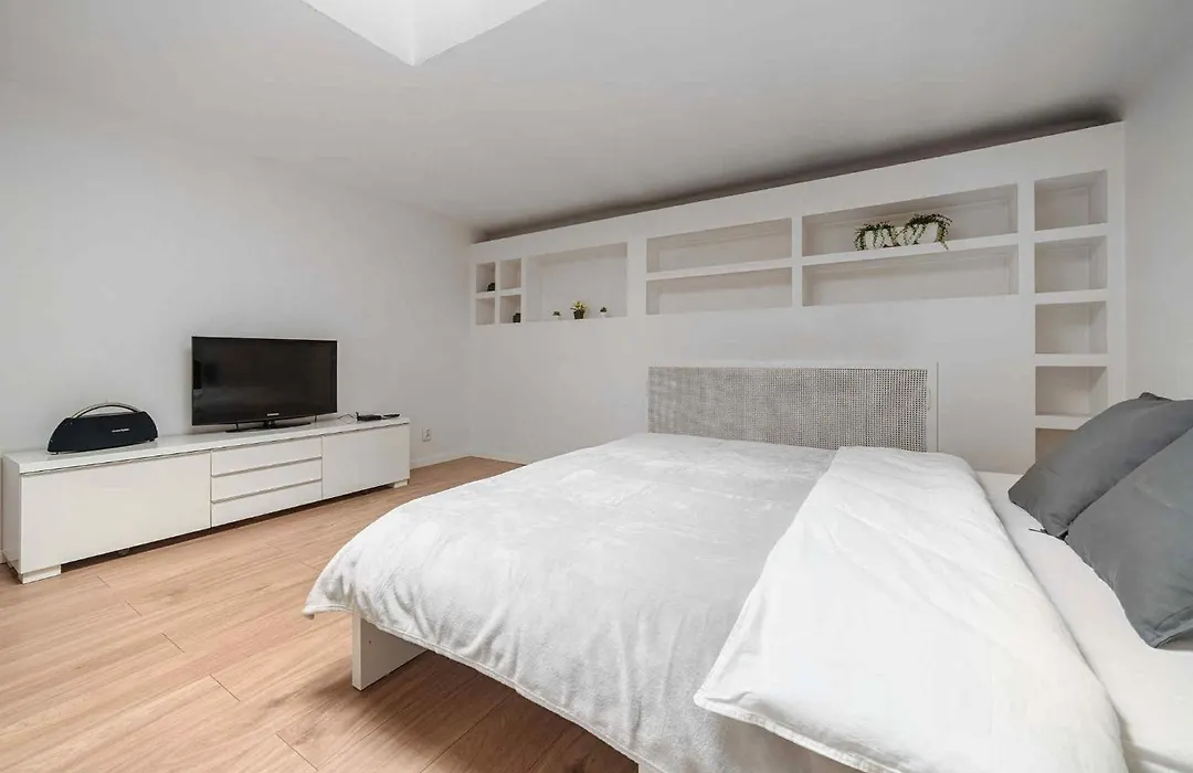 Large Apartment In The Center Of Warsaw By P&M-1