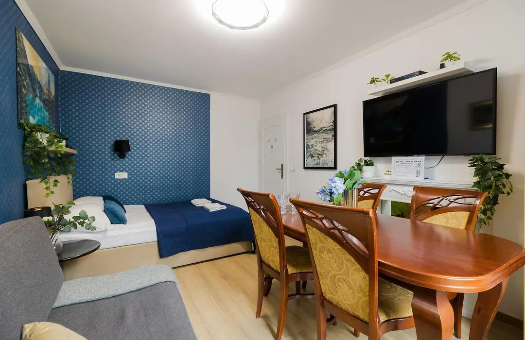 UnitApartments Rondo ONZ 3-pokojowe Apartamenty w Centrum Warszawy 1-8 osób Parking Metro WIFI Winda-1