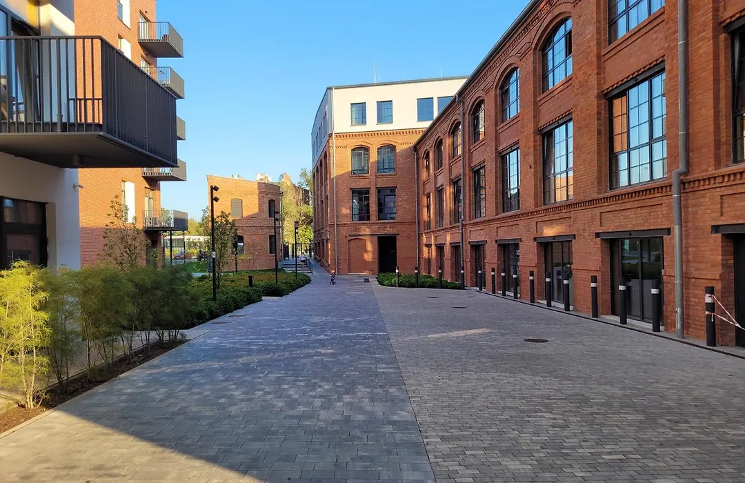 Factory Apartment In Historical Estate, Air Conditioned, Metro-1