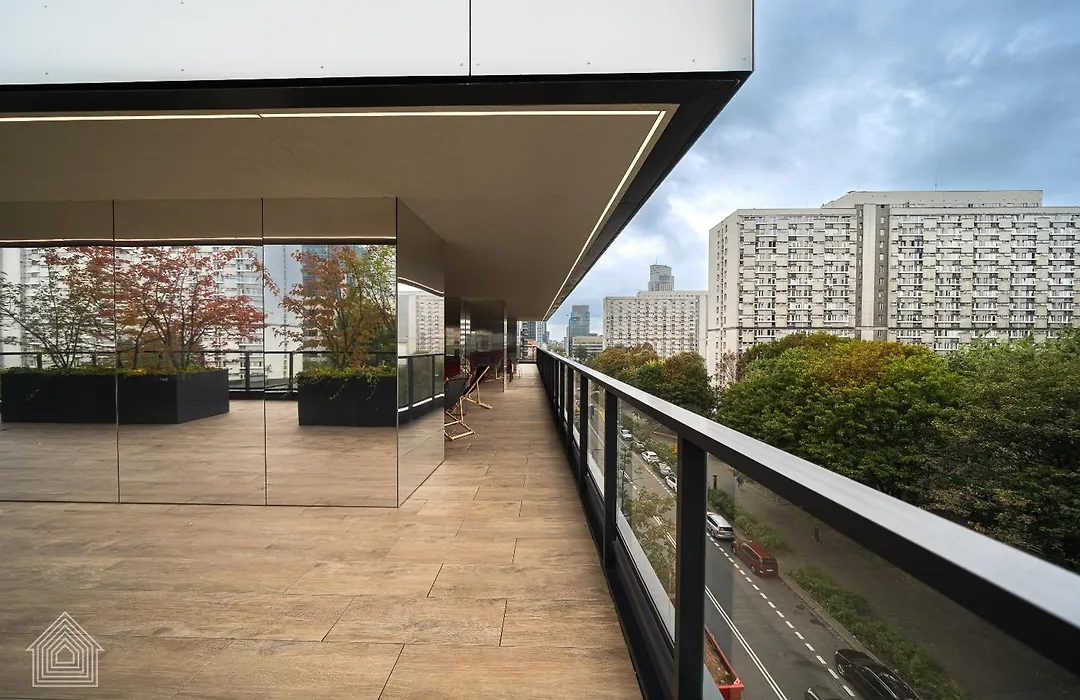 Grzybowska Luxury Apartment with Skyline View by House Expert Warsaw-1