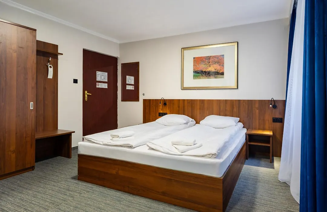 Noclegi Hit Rooms & Apartments-1