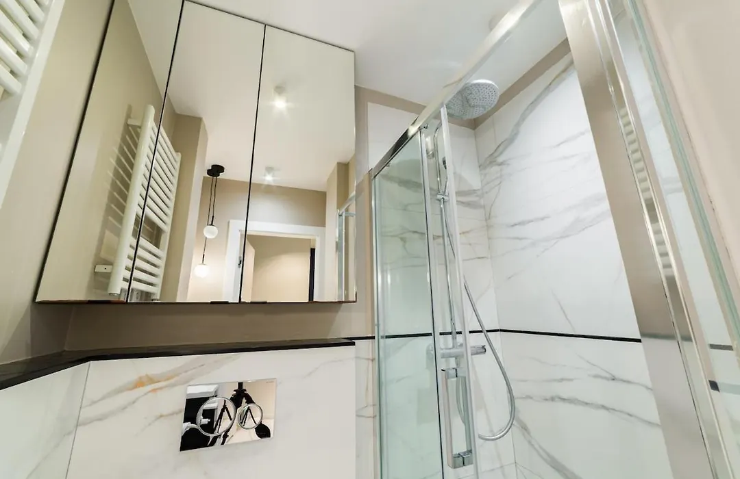 Central Apartment With Balcony And Views, Old Town, Metro-1