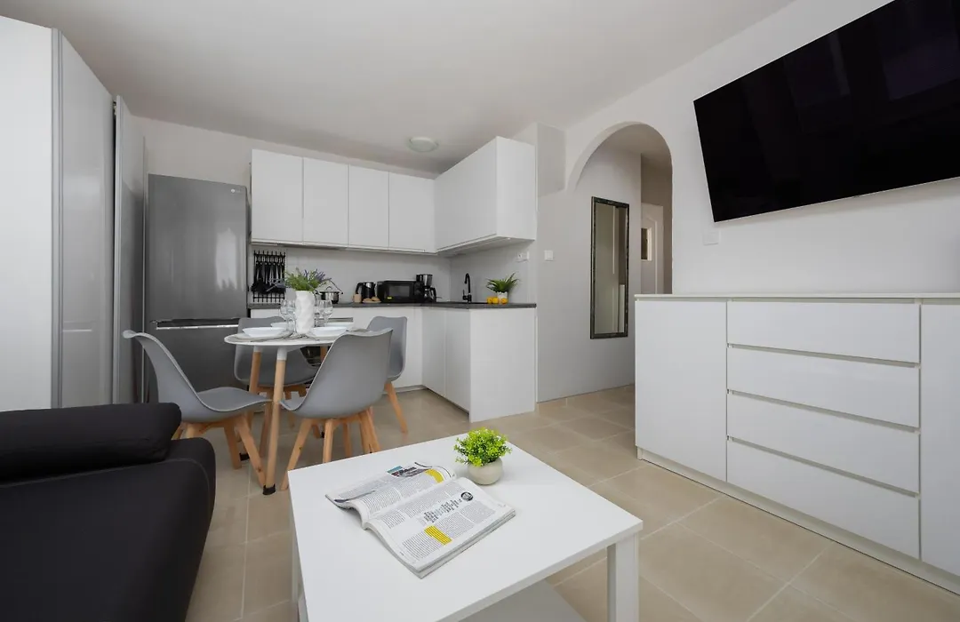Central Warsaw Apartments Near The Palace Of Culture And Science By Noclegi Renters-1
