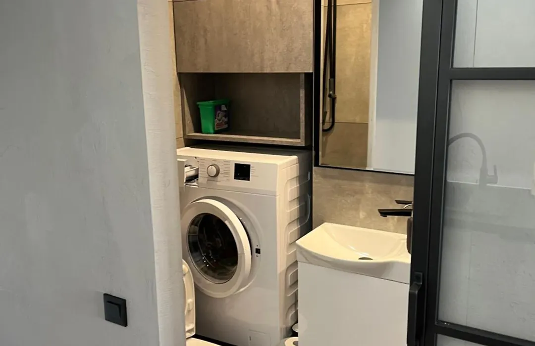 Kameralna kawalerka w stylu loftu blisko centrum-1