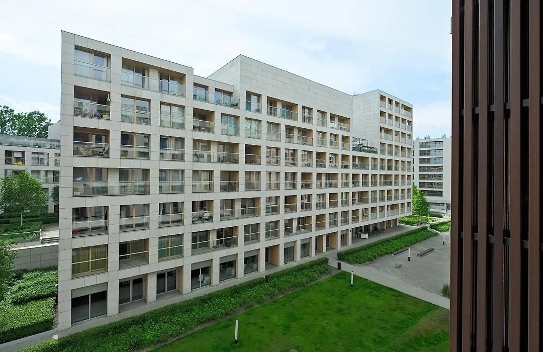 Warsaw Hub ApartHotel-1