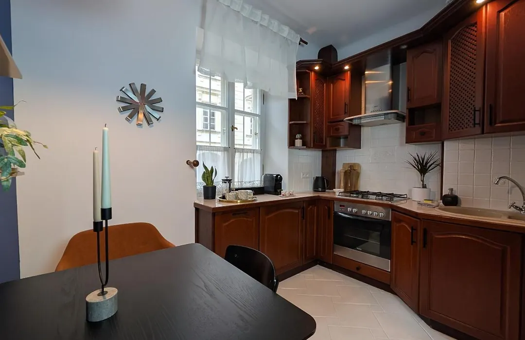 Bella Luna Luxury Suites - Chic Old Town Warsaw Apartment-1