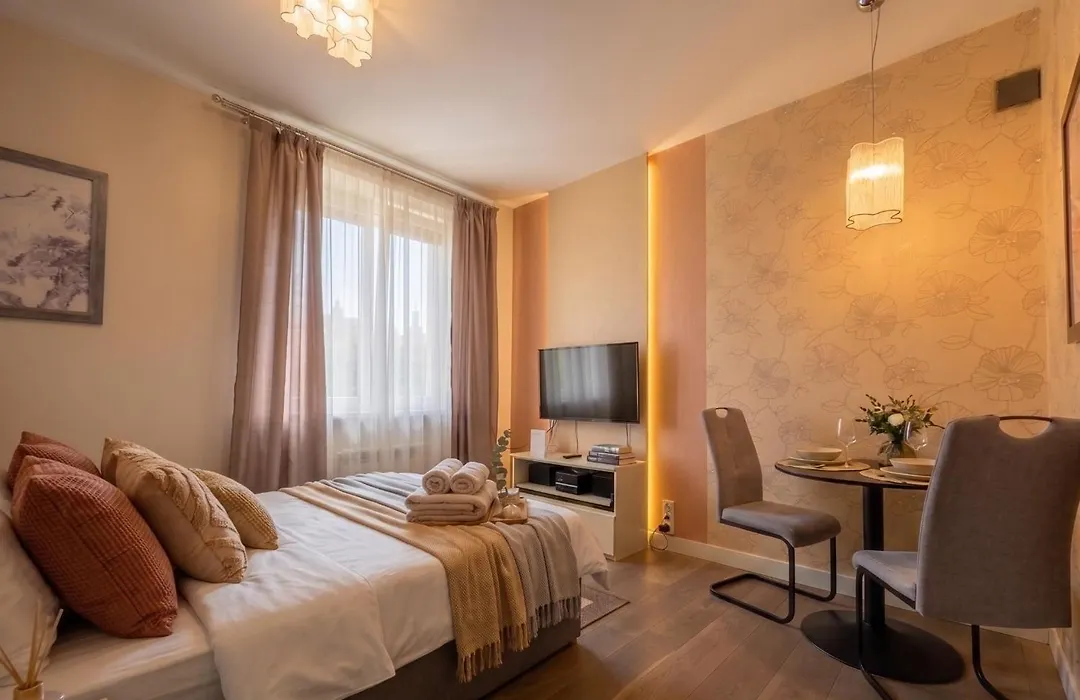 Słoneczne studio przy Placu Unii by VAYA STAYS-1