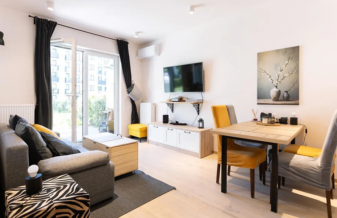 Elegant Apartment With Private Garden, Ac And Garage, Near Airport-1