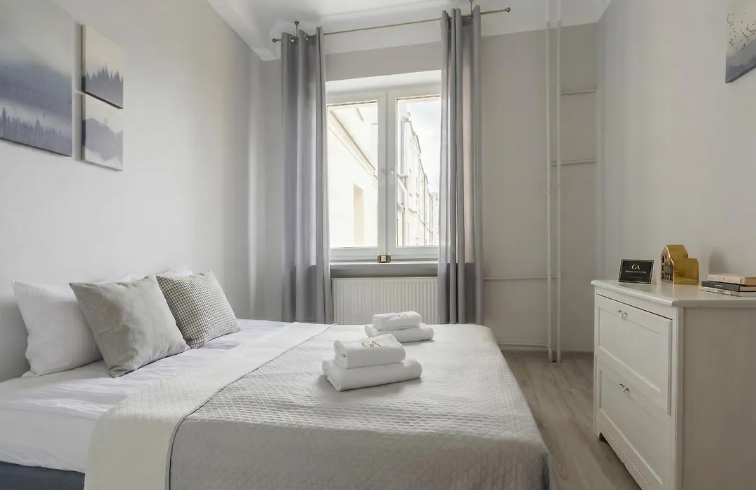 Golden Apartments Warsaw - Comfortable 2-Bedroom in City Center, Marszałkowska-1