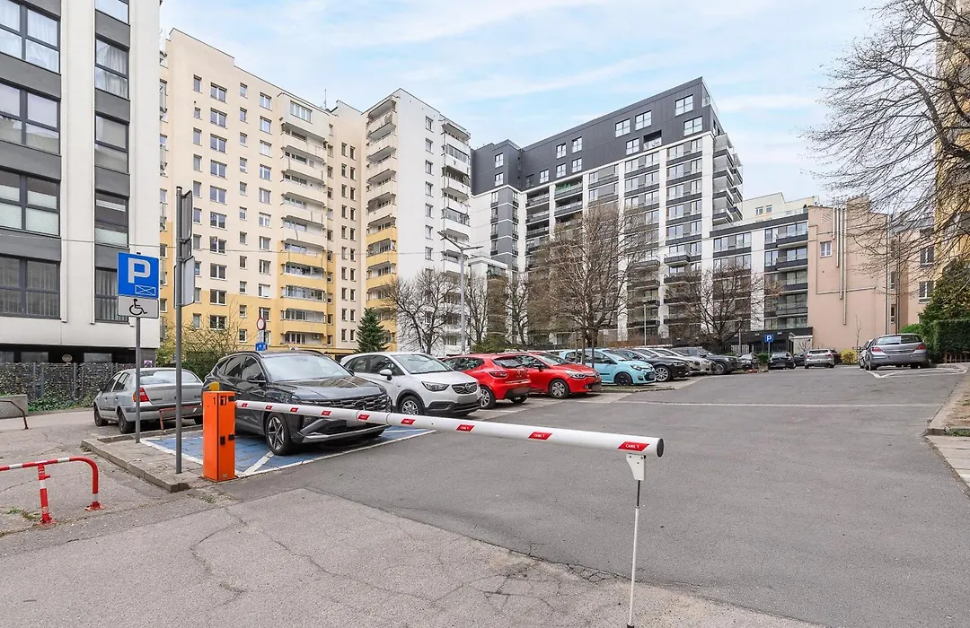 Lumina I 2Br Apartment Near The City Center I Parking I Balcony-1