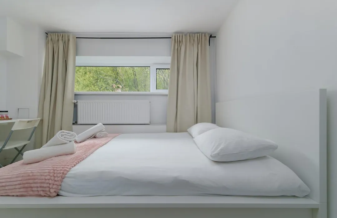 Quiet Apartment Near The Park, Metro, Centre, Wi-Fi - By Hik Apartments-1