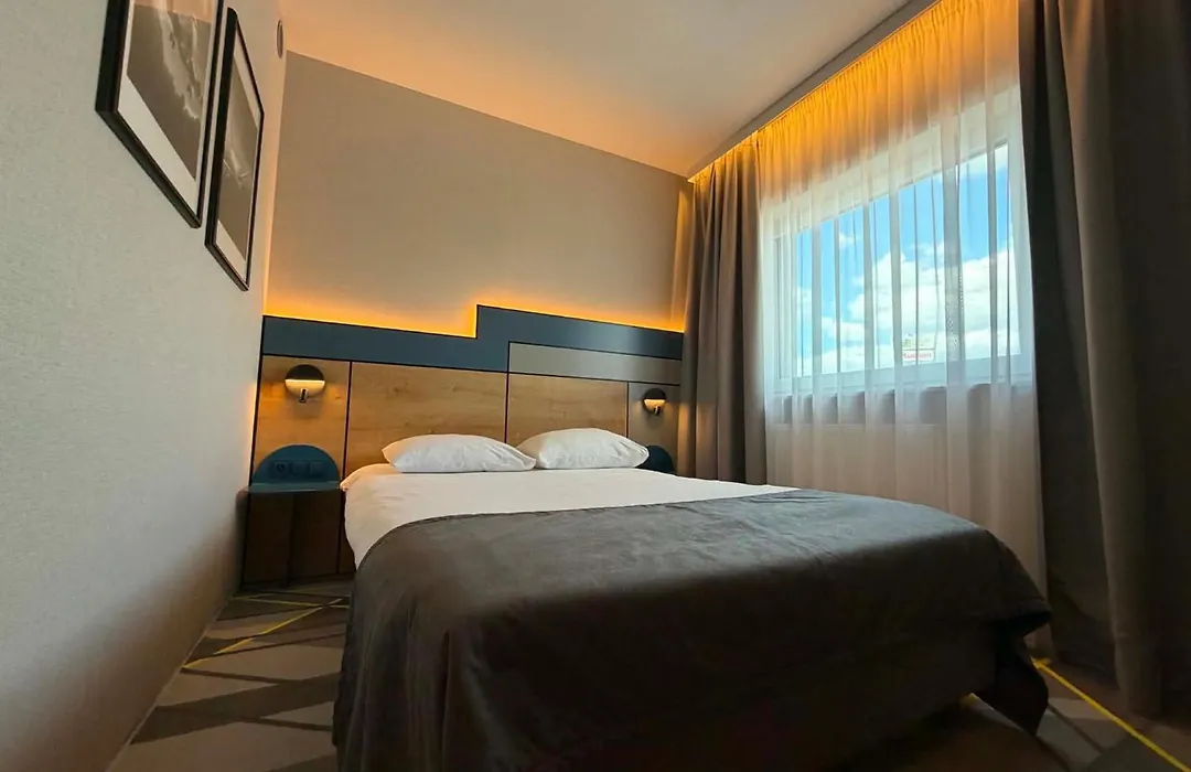 Air Hotel-1