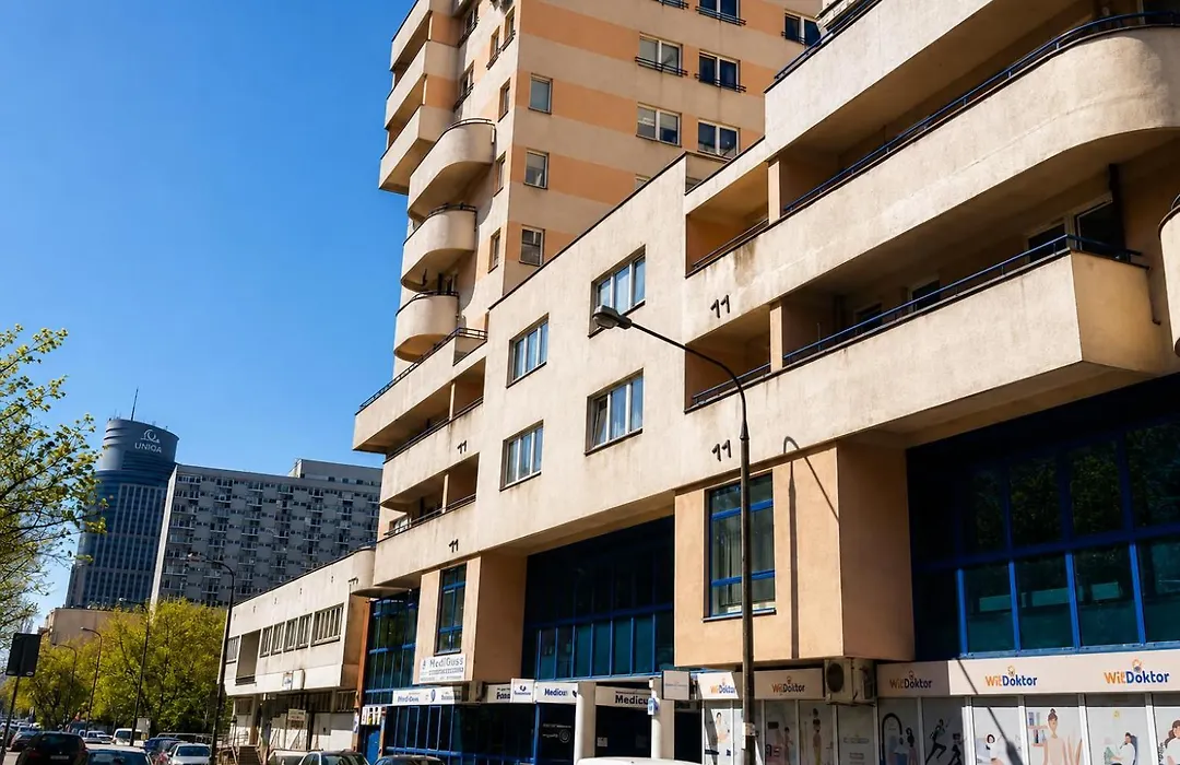 Rondo ONZ Metro, Krochmalna 32A Street-1