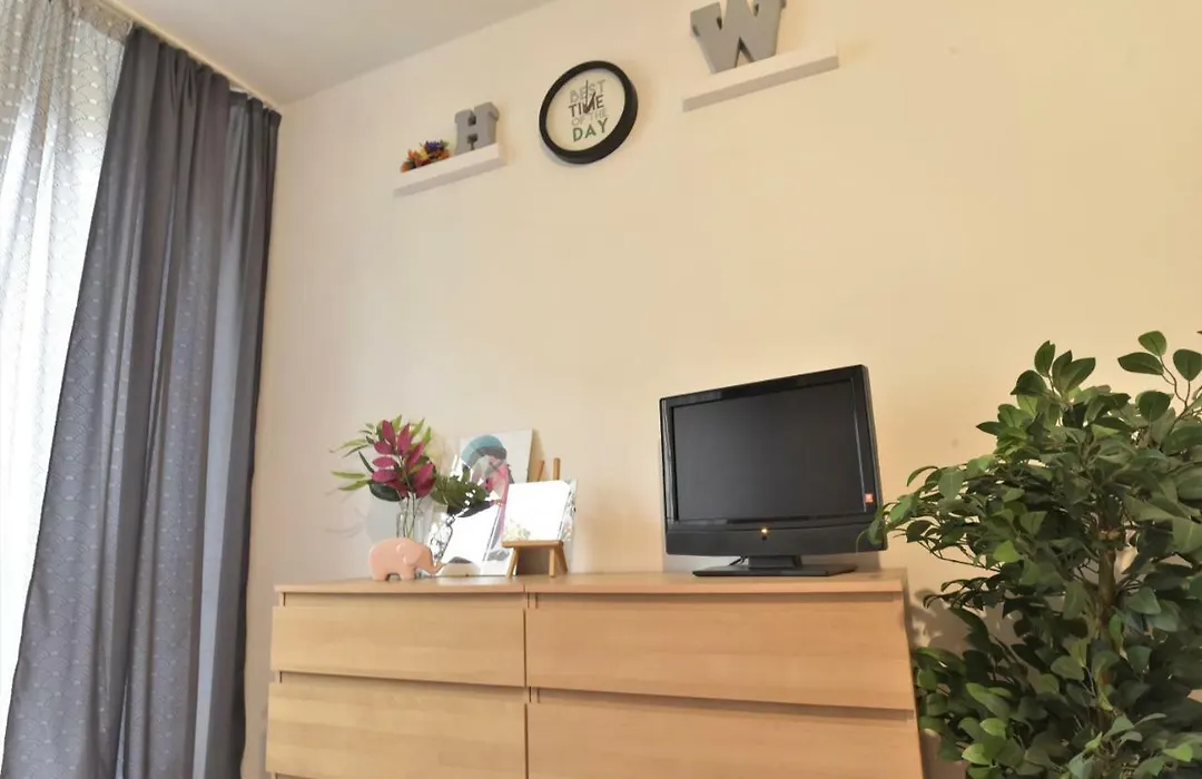 Hello Warsaw! Calm Artistic City Center Apartment-1