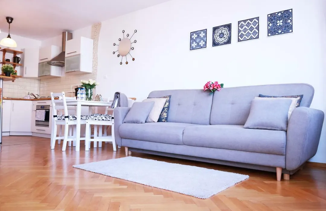 Cozy And Great Location By Cooee Apartments-1