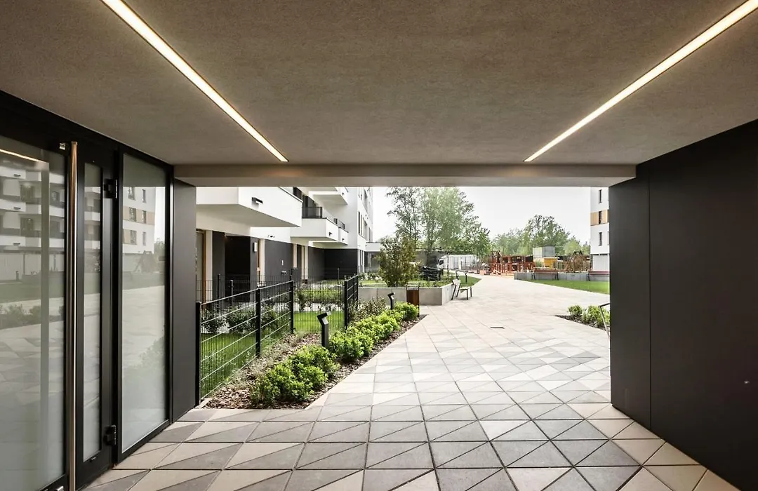 M&R Apartament Airport&Business Premium Komputerowa - Underground Garage - Free Wifi - Netflix - Self Check-In - 5 Min From Chopin Airport-1