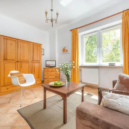 Zbawiciela Square P&O Serviced Apartments-2